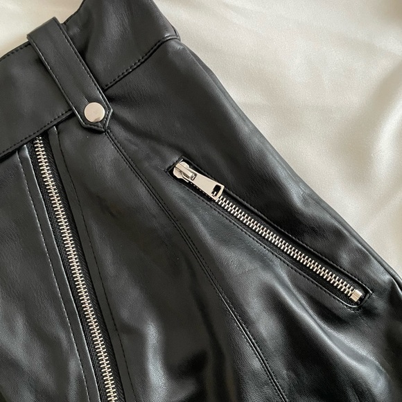 🏴‍☠️ Black leather mini skirt // ZARA size: XS // NEW WITH TAGS 🏷️ - Picture 5 of 7